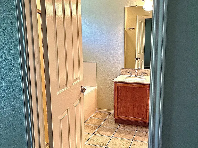 2117 Kimra Ln — Photo 15