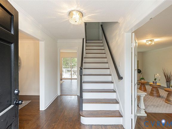 4th image of 1006 Lomas Ct