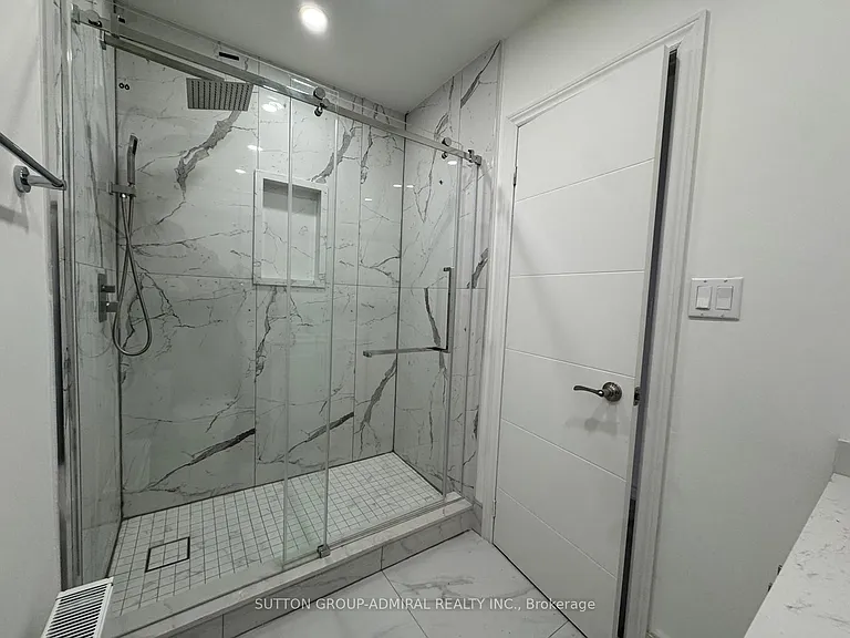 2986A Dufferin St — Photo 5