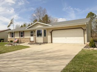 W196N16581 Hawthorn Dr, Jackson, WI 53037