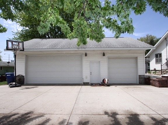 2nd image of 901 4th St