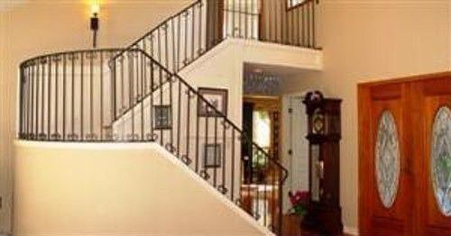 3rd image of 5881 Woodbridge Ln