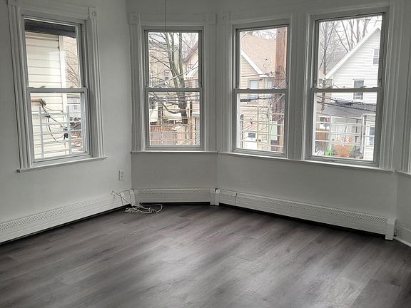 4th image of 95 Ann St