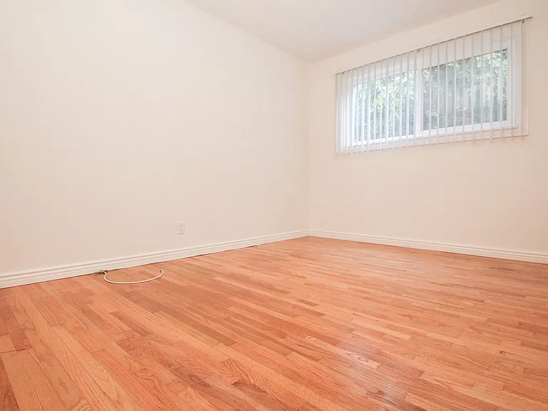 3375 Manning Ave — Photo 4