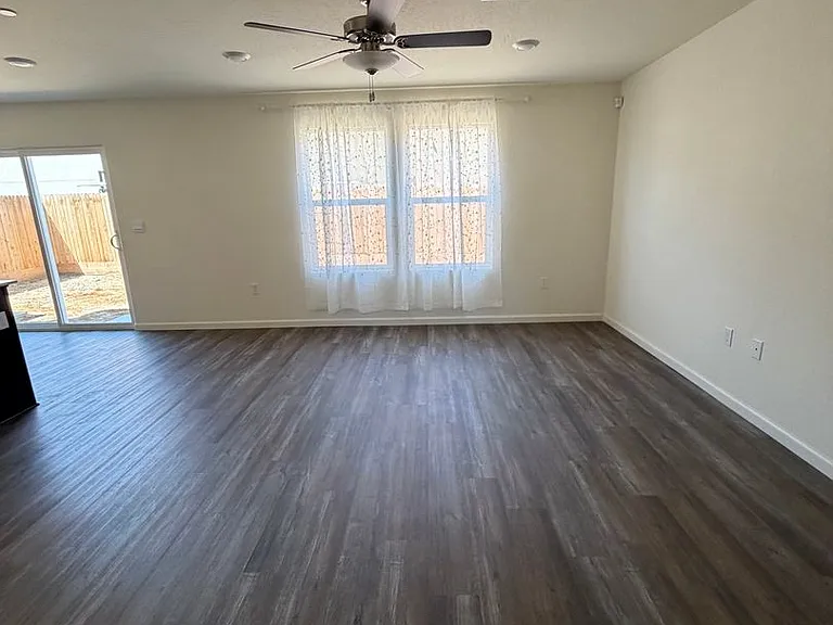 1902 W Meadow Dr — Photo 4