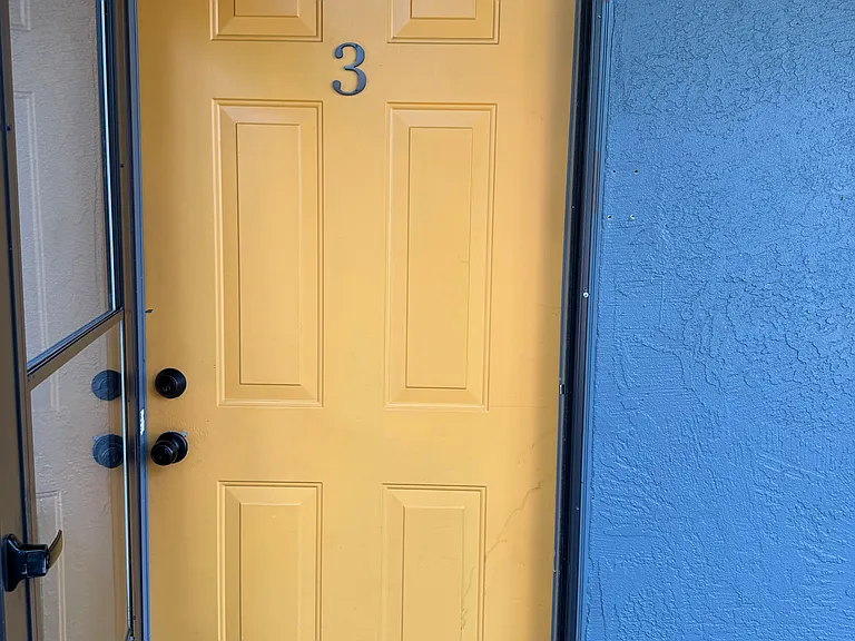 165 4th St #3 — Photo 3