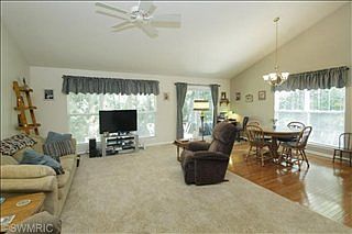 4th image of 571 Equestrian Dr