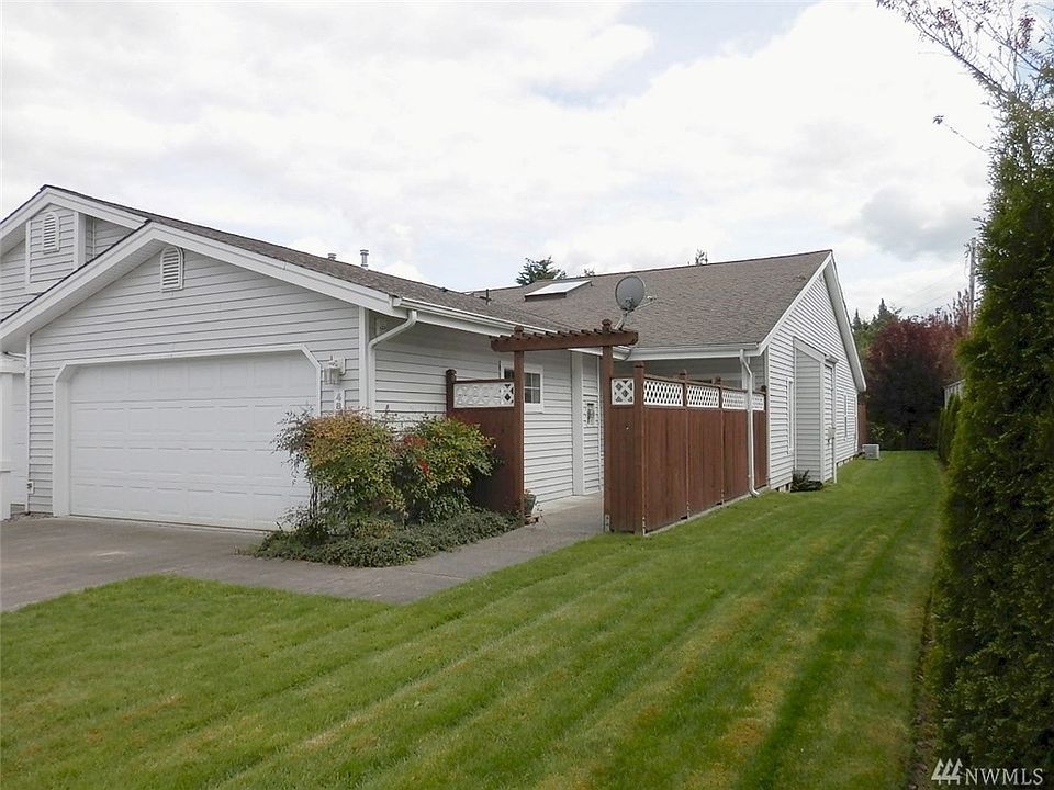 1st image of 4832 Stratford Ln SE