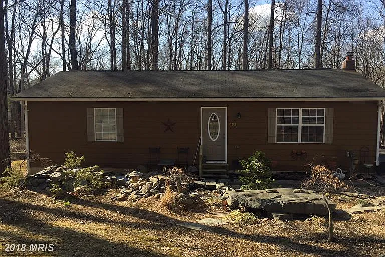 693 Gingerbread Ln photo 1