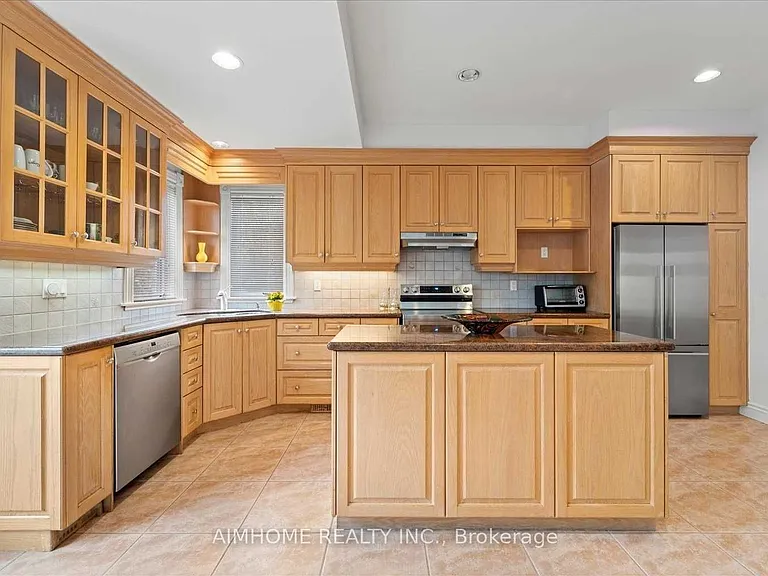 1081 Glencairn Ave — Photo 6