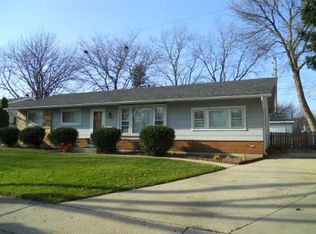 216 Redwood Ave, Elk Grove Village, IL 60007