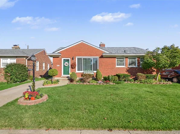 21750 Schroeder Ave, Eastpointe, MI 48021