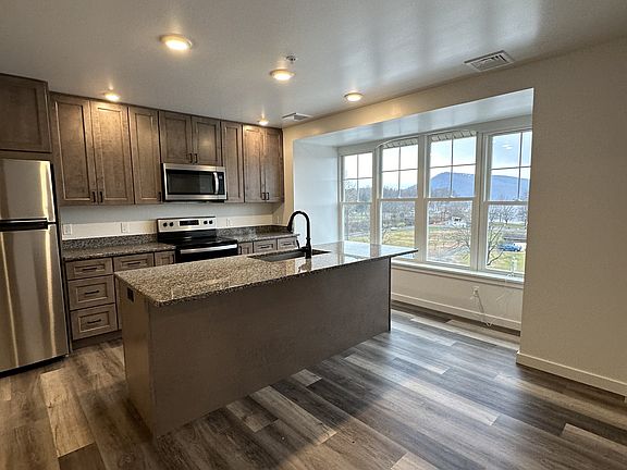 3rd image of 116 Pine St