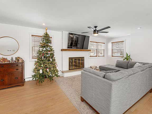 4th image of 11 Lillian Ln