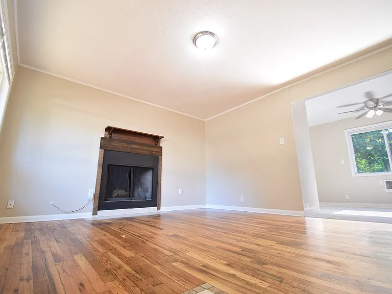 6309 SE Overland St — Photo 2