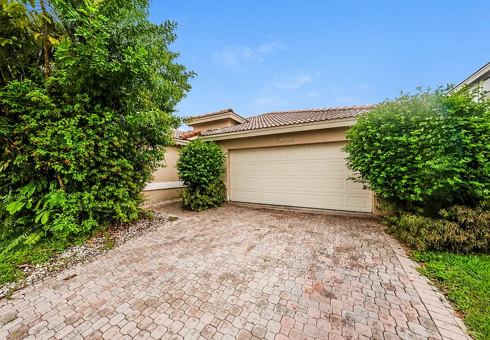 11034 Harbour Springs Cir