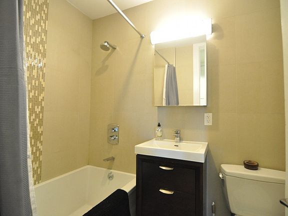 5th image of 527 Lincoln Pl APT 401
