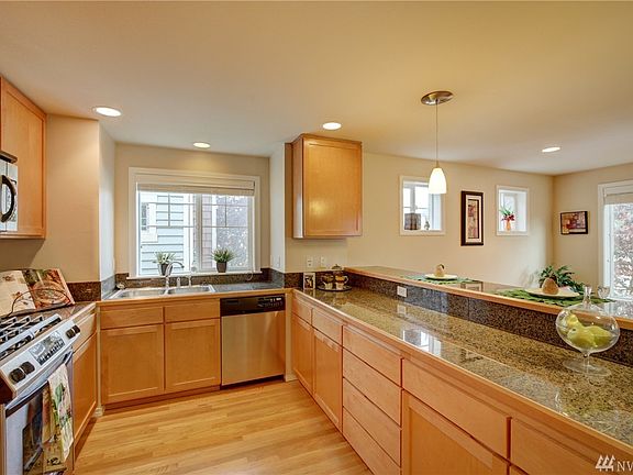 5th image of 11729 16th Ave NE