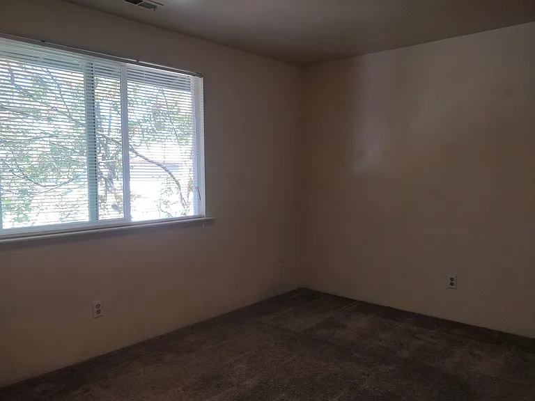Twin Cir — Photo 14