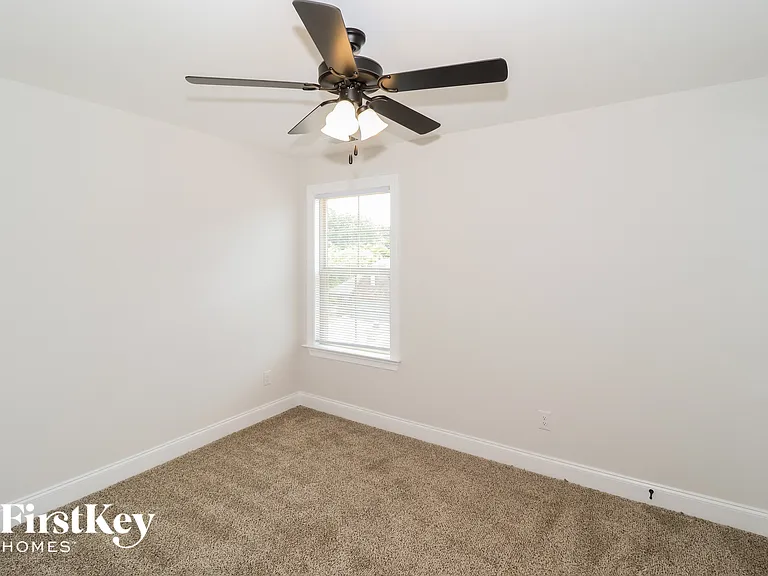 7406 Lost Grove Ln — Photo 11