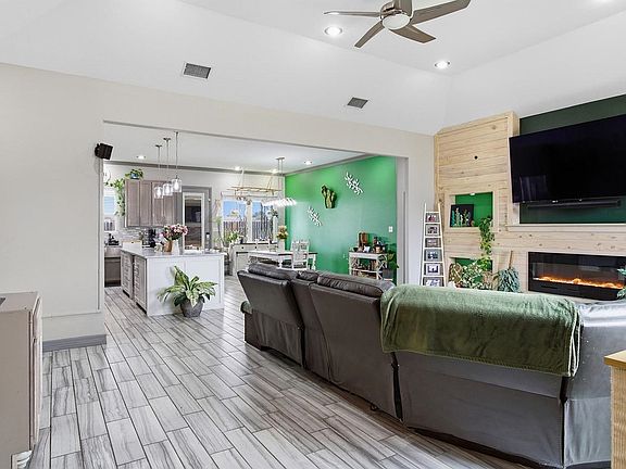 2nd image of 818 Lenora Ave