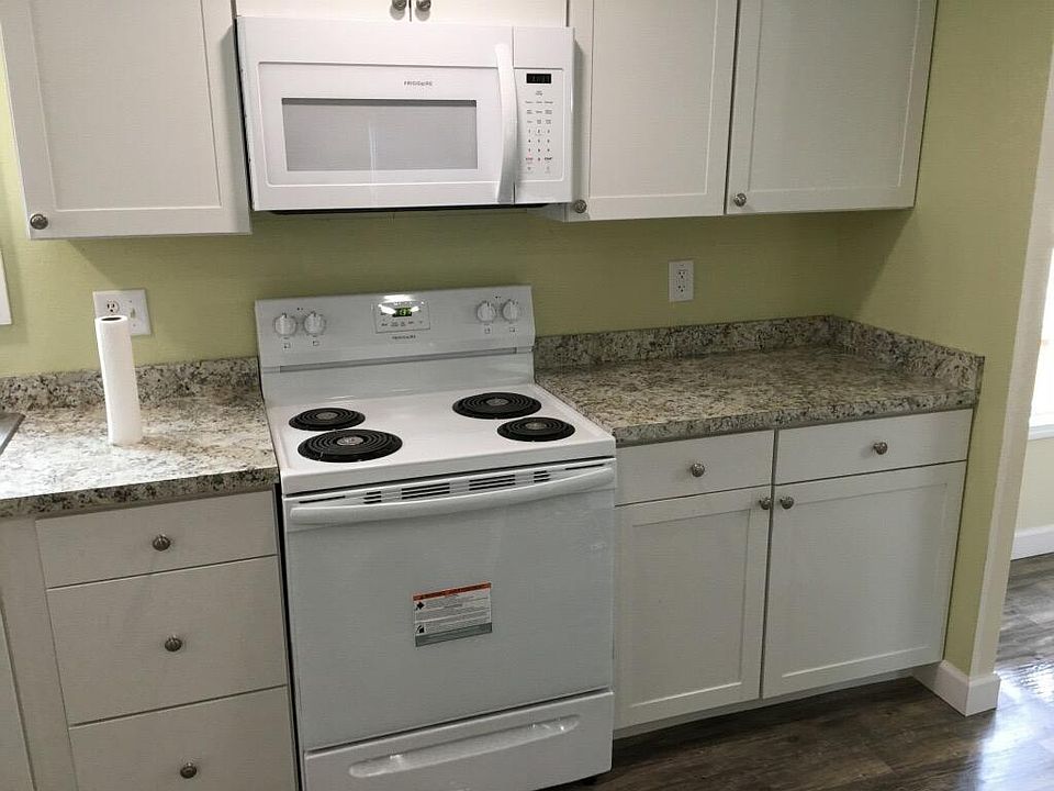 1st image of 174 SE Sharon Ln