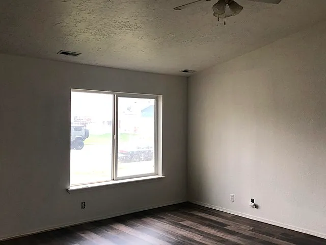 1114 SE Freedom Cir — Photo 3