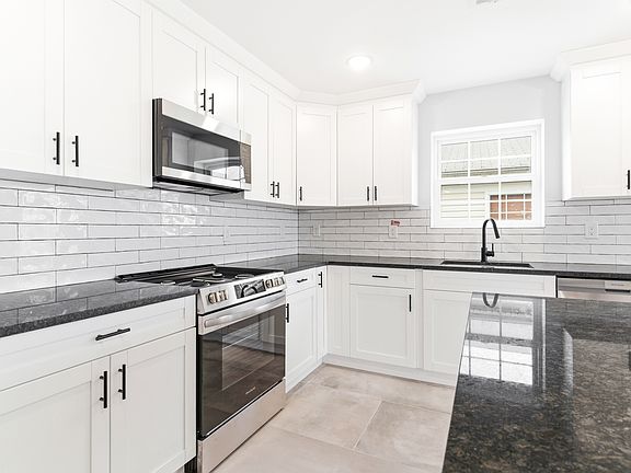 3rd image of 129 Mount Pleasant Ave #3