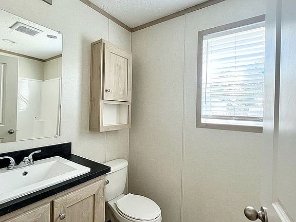 4th image of 233 Rhode Island Dr
