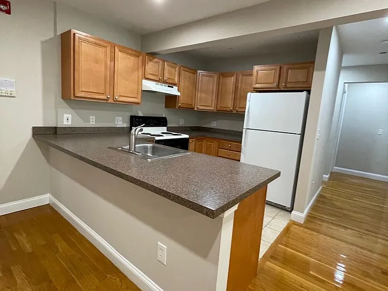778 Main St — Photo 16