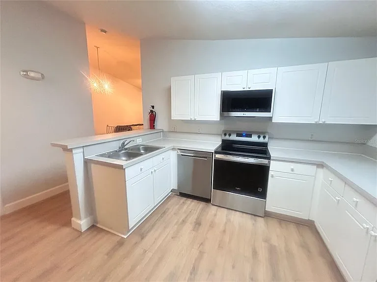 8825 Grand Palms Cir #B — Photo 4