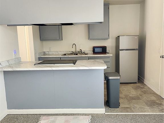 4th image of 3940 Mullen Ave