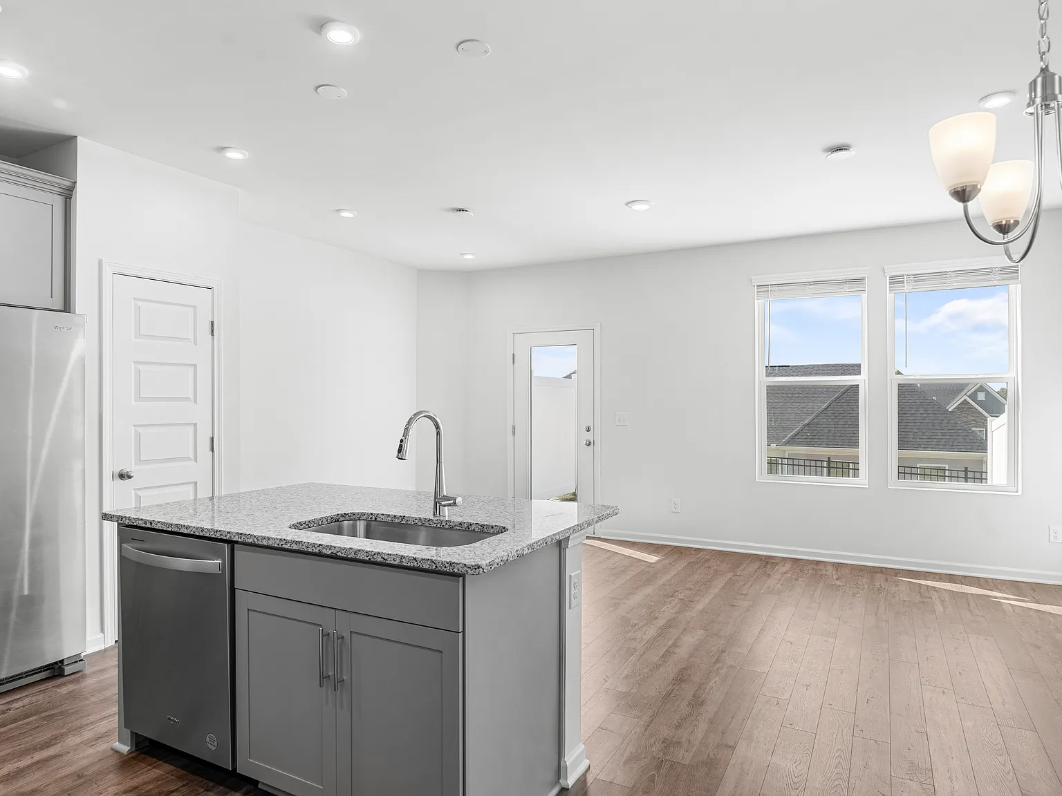 3 bed, 2.5 bath, 1463 sqft, $2,299 — Photo 4