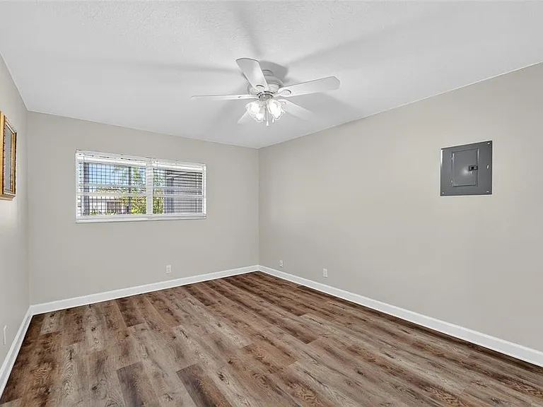 1802 Bedford Ln #12 — Photo 12