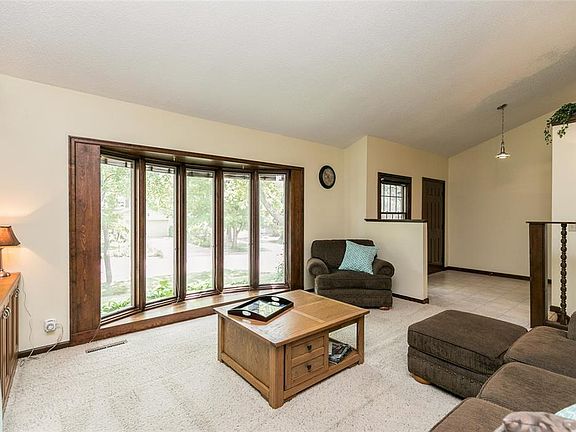 2nd image of 6913 Larkwood Dr NE