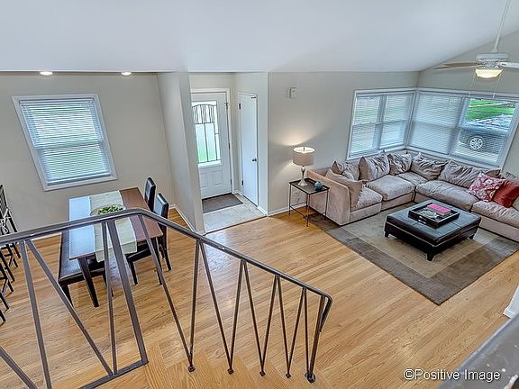3rd image of 557 E Park Ave