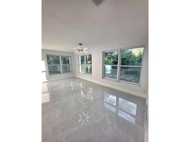 Building Photo - 5095 SW 73rd Ave
