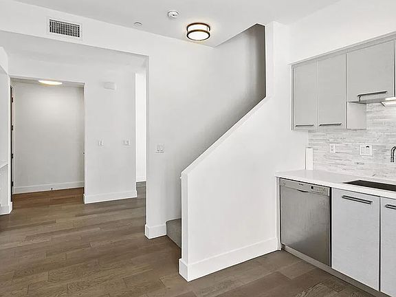 5th image of 1817 Prosser Ave APT 404