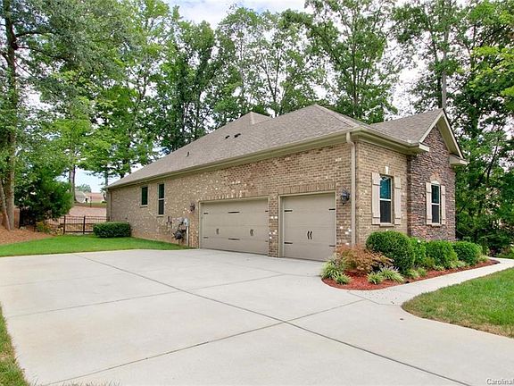 2nd image of 7592 Turnberry Ln