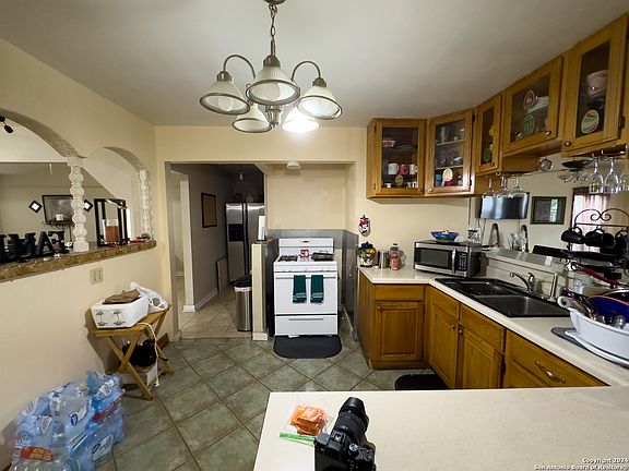 4th image of 322 La Gloria St