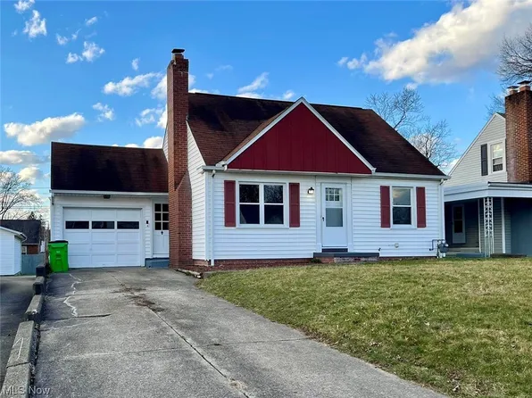 1062 Roseland Rd, Alliance, OH 44601