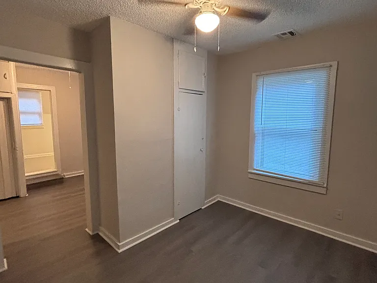 301 N Kates Ave — Photo 23