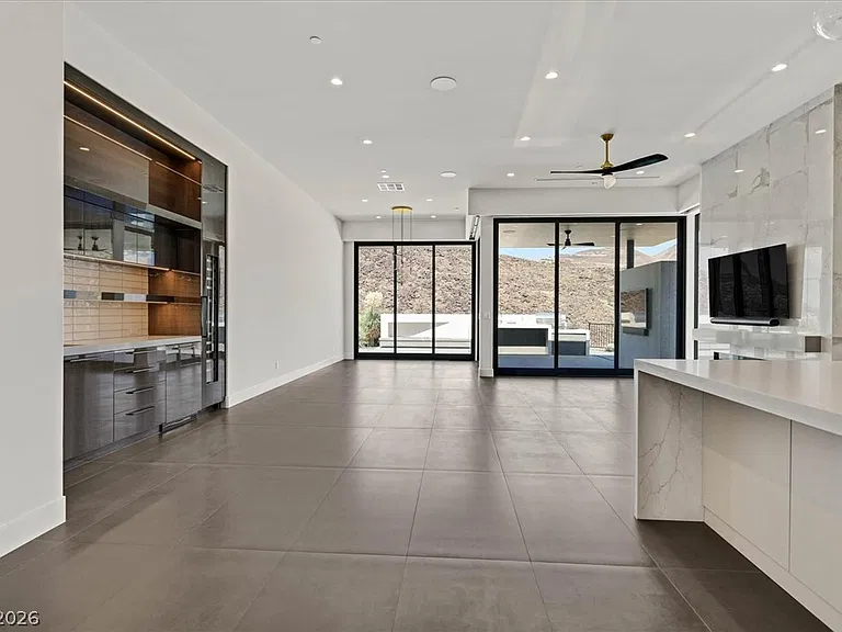 692 Scenic Cliff Dr — Photo 16