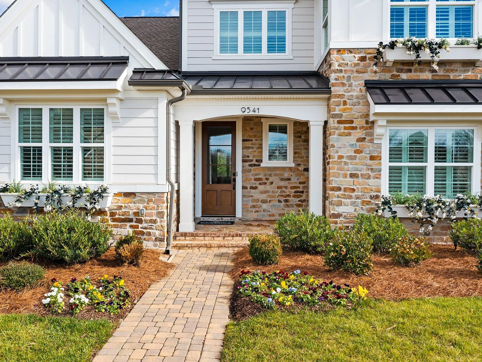 5 bed, 4.5 bath, 3758 sqft, $7,000 — Photo 2
