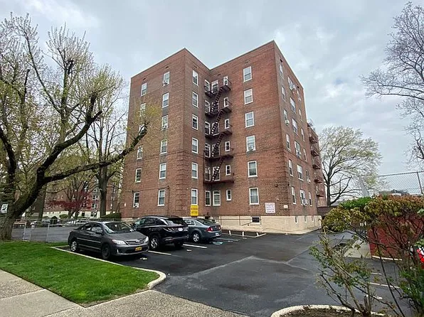 2615 Parsons Blvd APT 1C, Queens, NY 11354