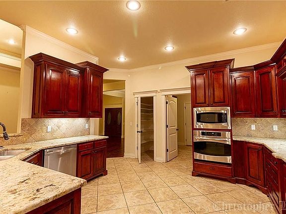 3rd image of 4605 SW Skyline St