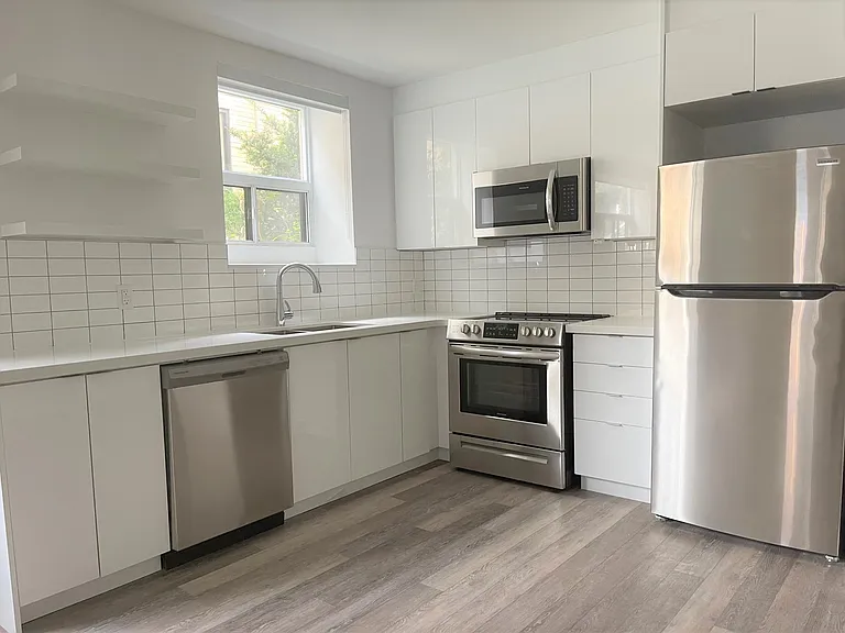 2901 Saint Clair Ave E — Photo 12