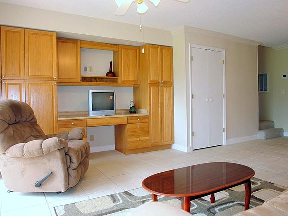 4th image of 31 Wilshire Heights Dr