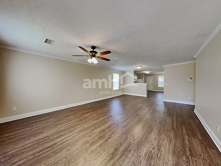 2111 Carlton Ln — Photo 8