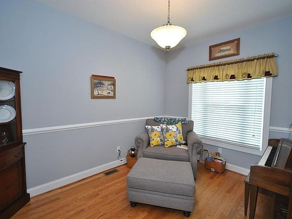 5th image of 286 Crystal Ln